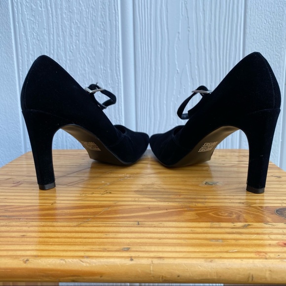 Kara - Picture 6 of 11